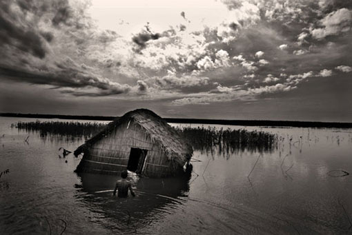 Munem Wasif's series - Water Tragedy - documents the climate refugees of Bangladesh, many of whom have done very little to contribute to greenhouse emissions, but who being forced to relocate due to too much or too little water caused by global warming