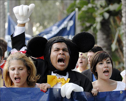 mickey-mouse_disneyland_hotel_workers_protest.jpg