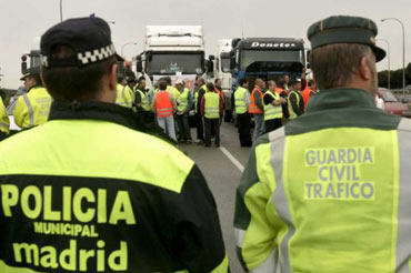 Spanish truck driver strike could eventually involve up to 300,000 vehicles across Spain