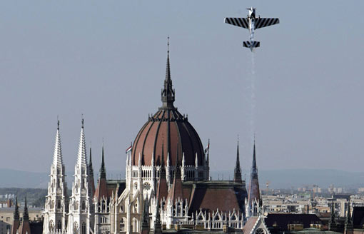 British pilot Steve Jones climbs skyward, above the Danube River and the Hungarian Parliament Building, during a qualifying run of the Red Bull Air Race World Series in Budapest August 19, 2008