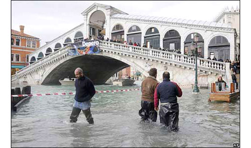 but Venice's worst flooding since 1986 was short lived, and began to subside after a change in the wind direction