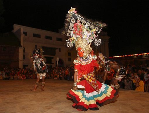 mask dancers Mahakalis perform a traditional deity's dance to celebrate the Indra Jatra festival in Kathmandu September 16, 2008. Kathmandu celebrates Indra Jartra, one of its most colorful week-long festival, worshiping the Kumari, or the virgin 