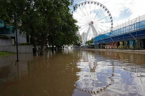 Floodwater surrounds the Wheel of Brisbane at South Bank on January 13 2011